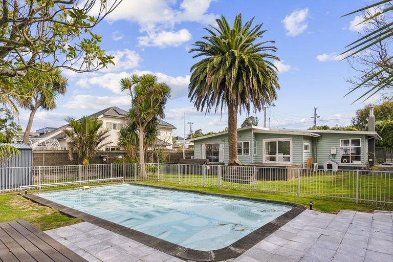 Photo of property in 36 Golf Road, Paraparaumu Beach, Paraparaumu, 5032