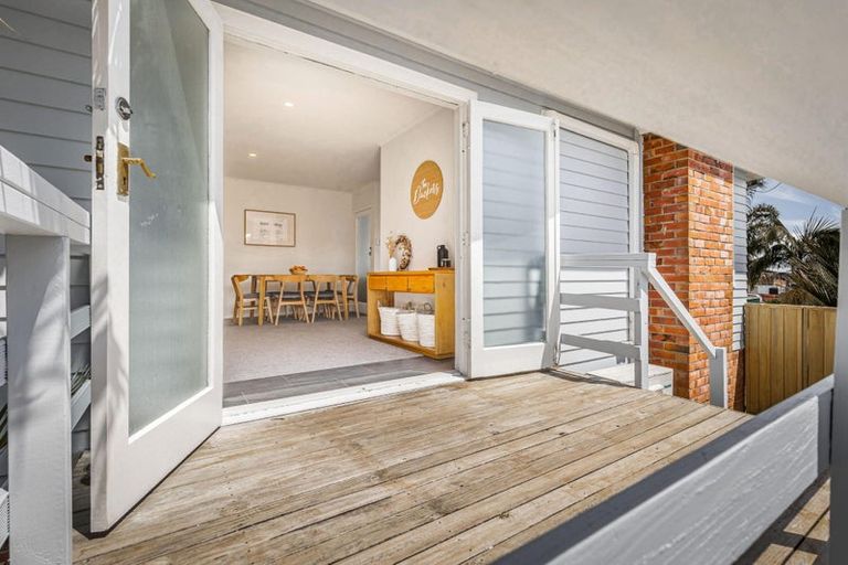 Photo of property in 2/269a Great North Road, Henderson, Auckland, 0612