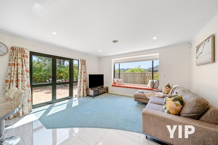 Photo of property in 6 Derry Hill, Churton Park, Wellington, 6037