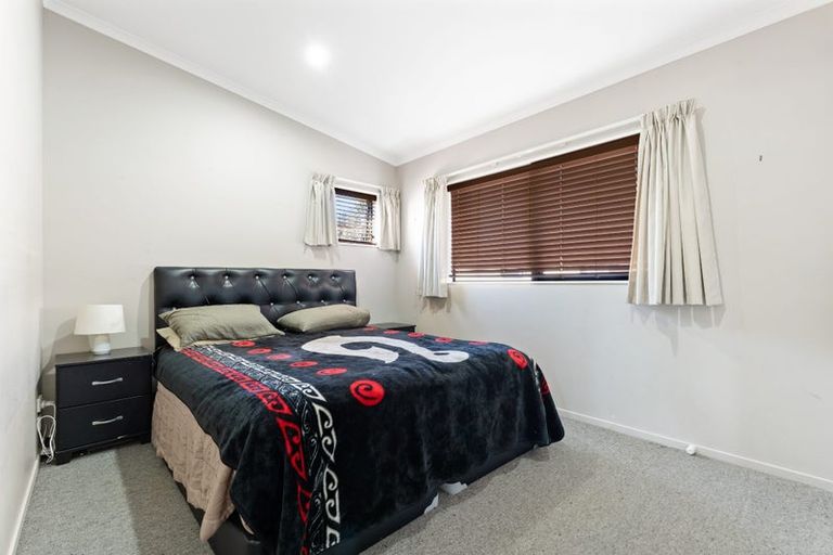 Photo of property in 19 Titch Place, Glen Eden, Auckland, 0602