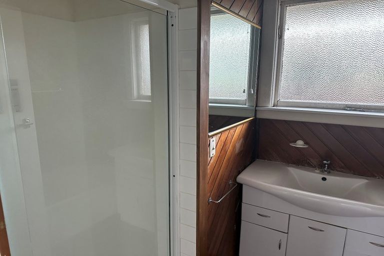 Photo of property in 90 Frensham Crescent, Woolston, Christchurch, 8062