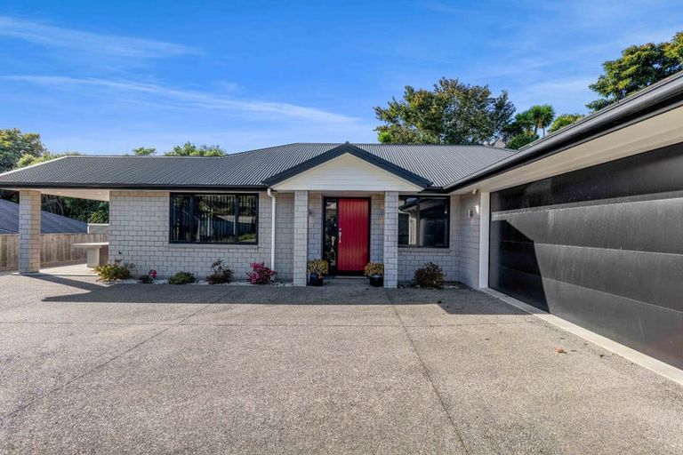 Photo of property in 2 Frederick Place, Whalers Gate, New Plymouth, 4310