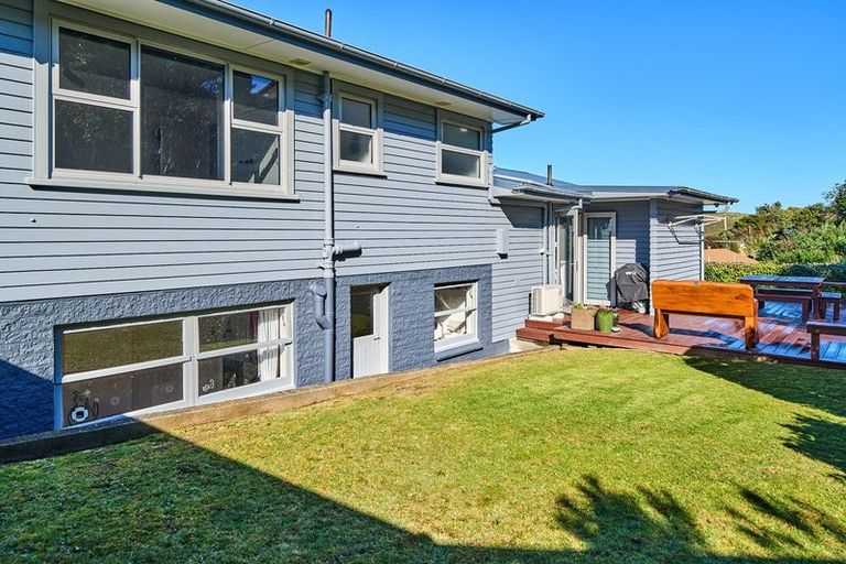 Photo of property in 92 Mana View Road, Paremata, Porirua, 5026