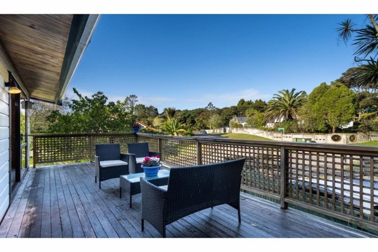 Photo of property in 27 Wirihana Road, Titirangi, Auckland, 0604