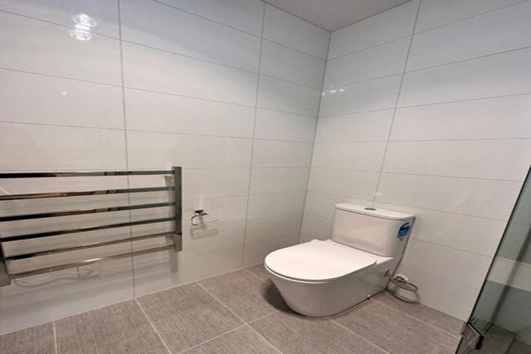 Photo of property in 8a Gracechurch Drive, Flat Bush, Auckland, 2016