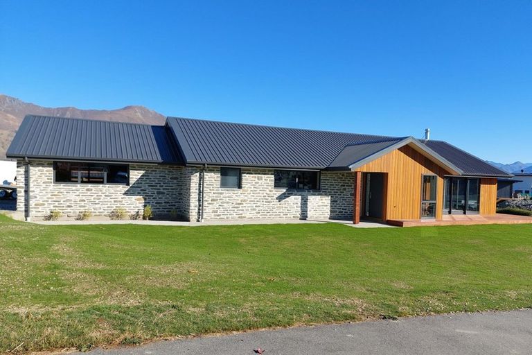 Photo of property in 23 Kereru Crescent, Wanaka, 9305