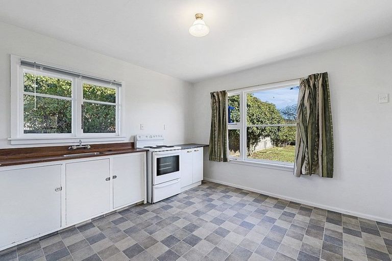 Photo of property in 18 Vivian Street, Burwood, Christchurch, 8083