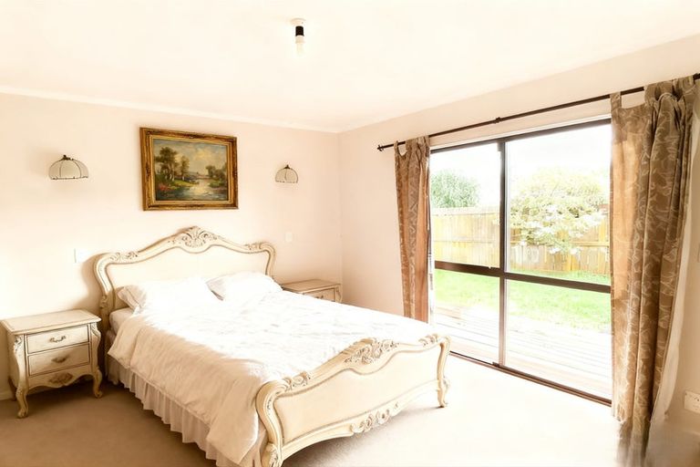 Photo of property in 62 West Fairway, Golflands, Auckland, 2013