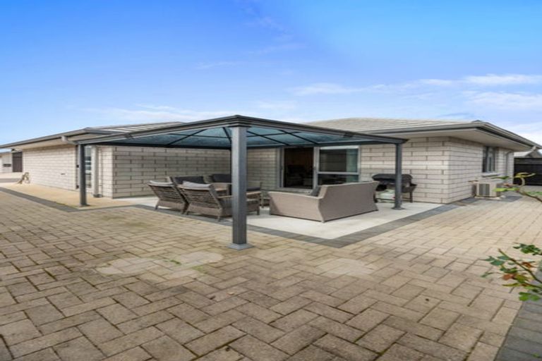 Photo of property in 16 Crest Way, Papamoa, 3118