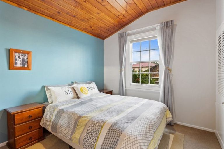 Photo of property in 1 Karaka Street, Helensville, 0800