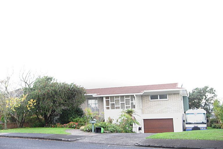 Photo of property in 1 Burford Place, Mellons Bay, Auckland, 2014