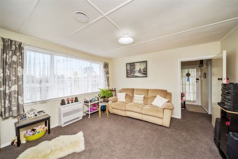 Photo of property in 22 Mcguire Street, Hawera, 4610