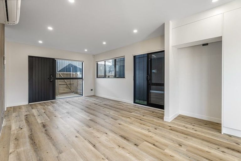 Photo of property in 98e Royal Road, Massey, Auckland, 0614