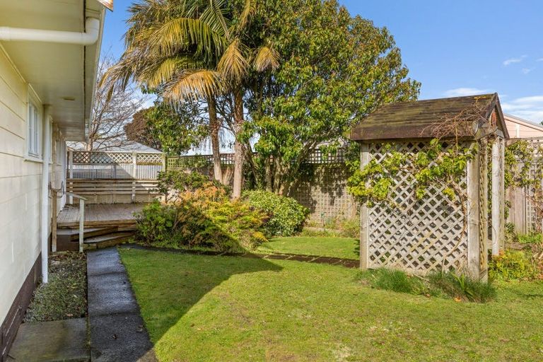 Photo of property in 11 Konini Place, Hawera, 4610