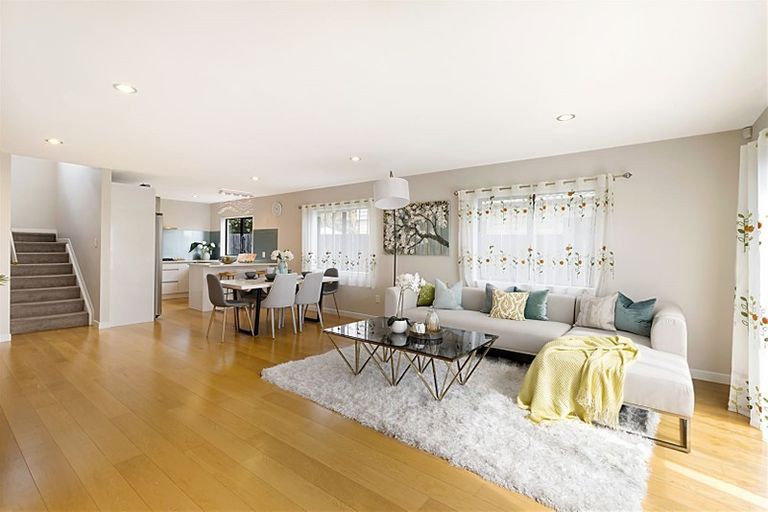 Photo of property in 105 Lincoln Park Avenue, Massey, Auckland, 0614