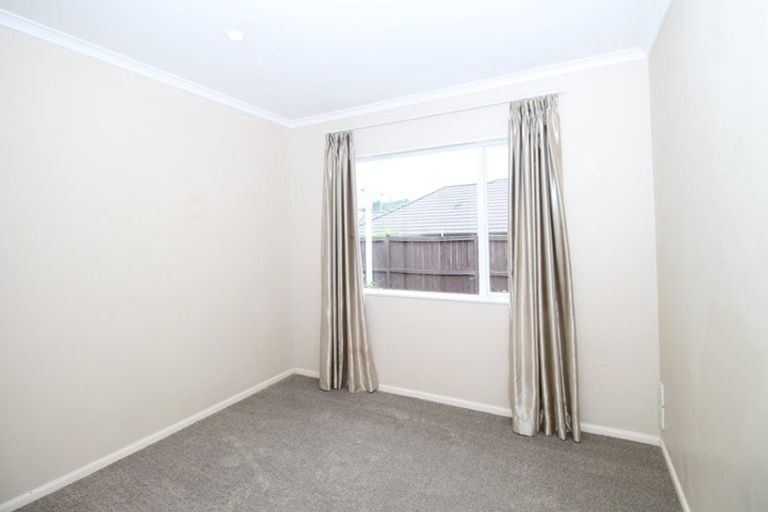 Photo of property in 2 Cambrian Crescent, Flat Bush, Auckland, 2016