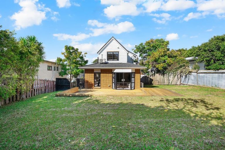 Photo of property in 2/97 Matipo Road, Mairangi Bay, Auckland, 0630