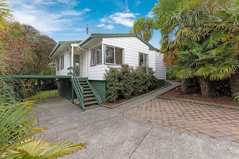 Photo of property in 23 Imperial Place, Henderson, Auckland, 0612