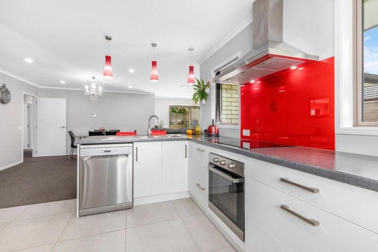 Photo of property in 2 Shearwater Lane, Whitby, Porirua, 5024