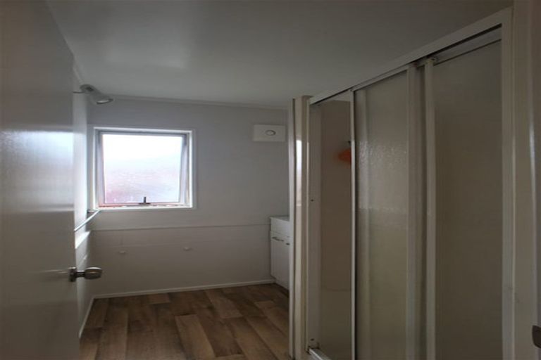 Photo of property in 23 Valley View Road, Glenfield, Auckland, 0629