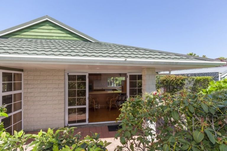 Photo of property in 32 Kohekohe Road, Waikanae, 5036