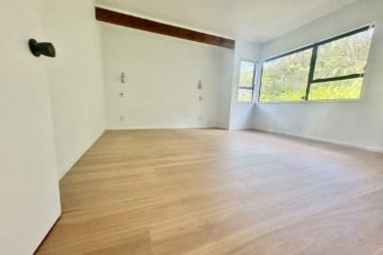 Photo of property in 957 East Coast Road, Torbay, Auckland, 0630