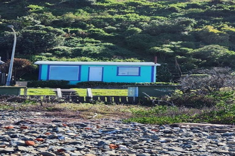 Photo of property in 130 Owhiro Bay Parade, Owhiro Bay, Wellington, 6023