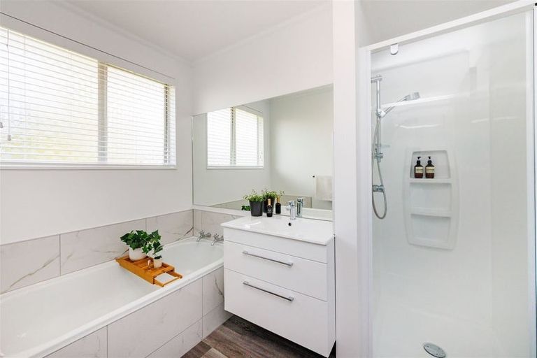 Photo of property in 17 Palliser Place, Milson, Palmerston North, 4414