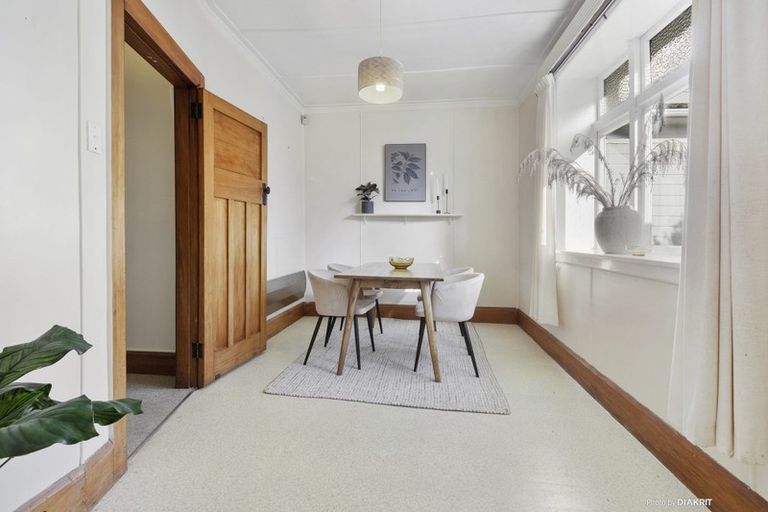 Photo of property in 354 The Parade, Island Bay, Wellington, 6023