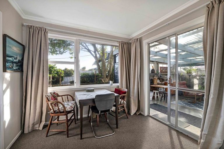 Photo of property in 8 Omata Road, Westown, New Plymouth, 4310