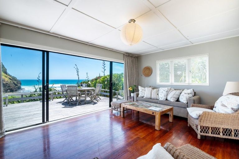 Photo of property in 20 Garden Road, Piha, New Lynn, 0772