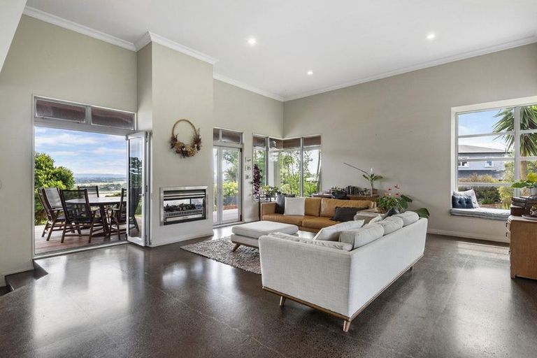 Photo of property in 5 Chatham Avenue, Paremoremo, Auckland, 0632