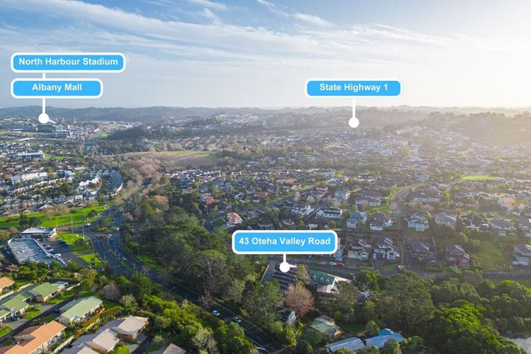 Photo of property in 43 Oteha Valley Road, Northcross, Auckland, 0632