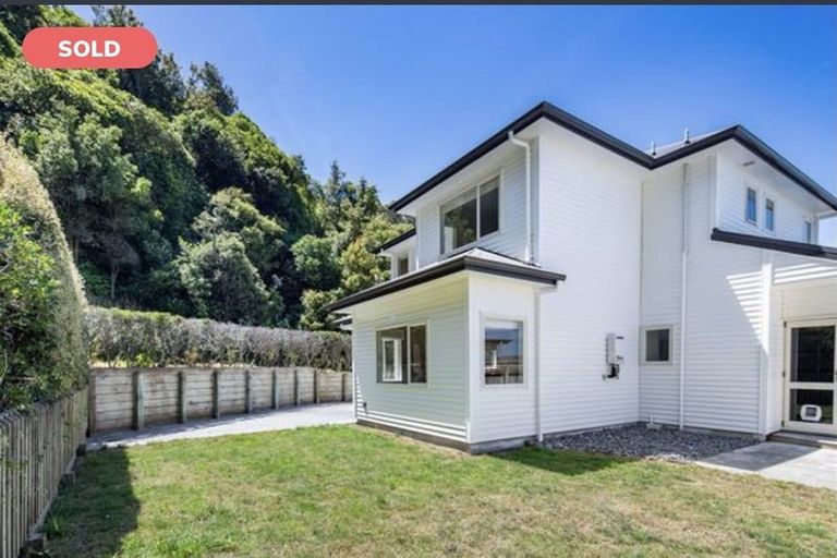 Photo of property in 6 Chippenham Grove, Churton Park, Wellington, 6037
