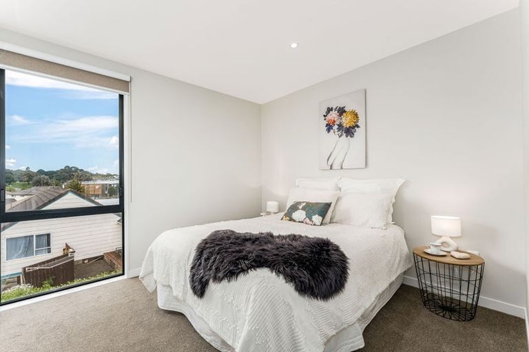 Photo of property in 5/6 Oswald Crescent, Paparangi, Wellington, 6037