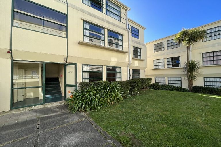 Photo of property in Te Awhina Apartments, 24/22u Sussex Street, Mount Cook, Wellington, 6021