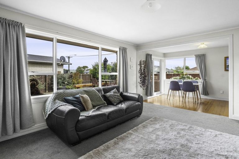 Photo of property in 82 Farquhars Road, Redwood, Christchurch, 8051