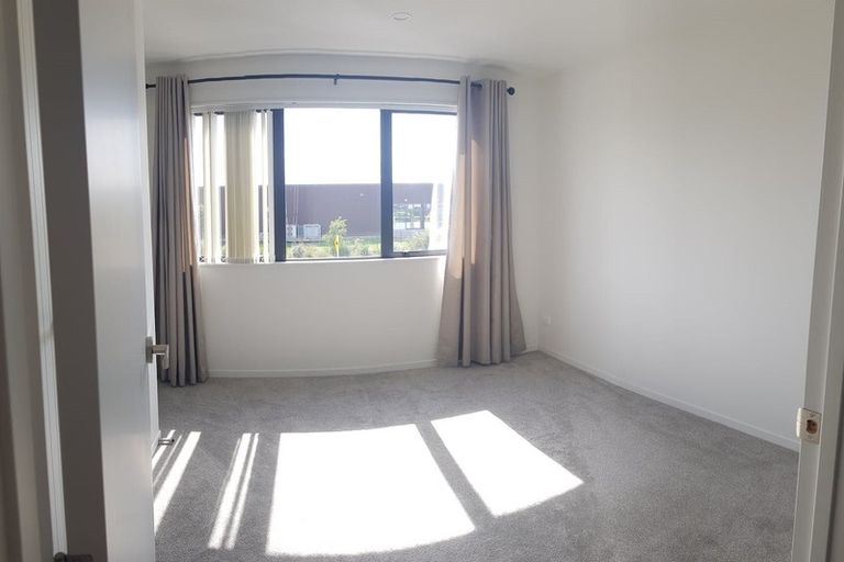 Photo of property in 17 Kaha Road, Takanini, 2110