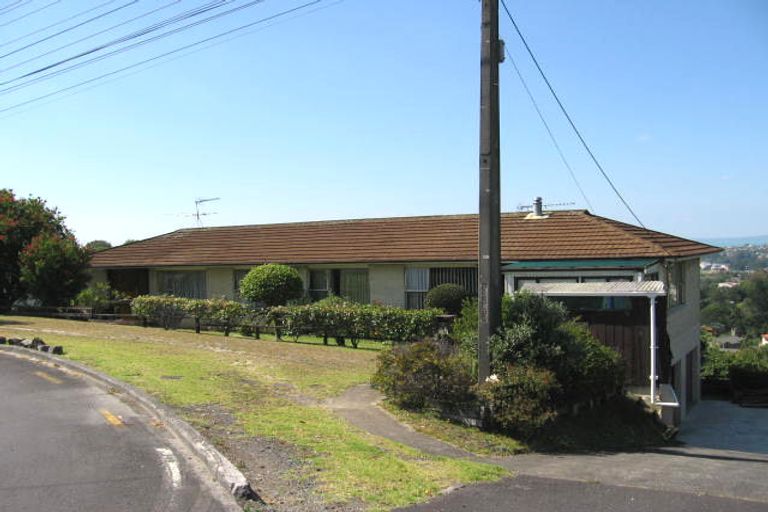 Photo of property in 1/819 East Coast Road, Northcross, Auckland, 0630
