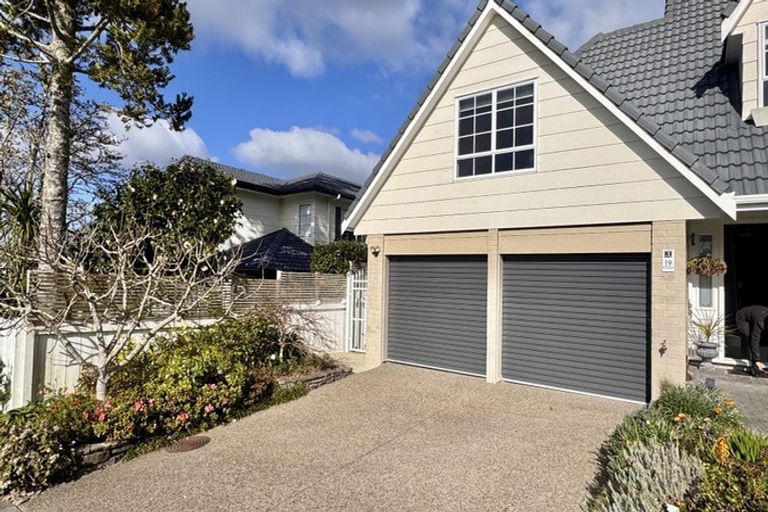Photo of property in 19 Ravenstone Place, Chatswood, Auckland, 0626