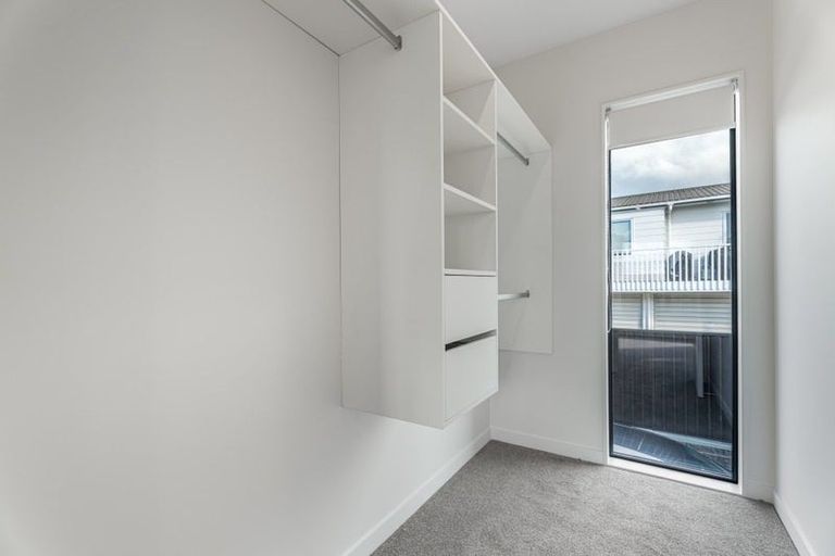 Photo of property in 98e Royal Road, Massey, Auckland, 0614