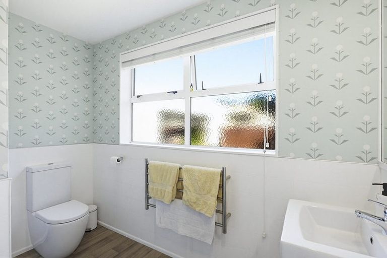 Photo of property in 1 Maple Lane, Waikanae, 5036
