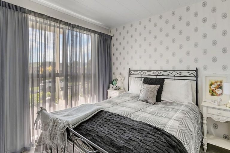 Photo of property in 11 Leeward Drive, Whitby, Porirua, 5024