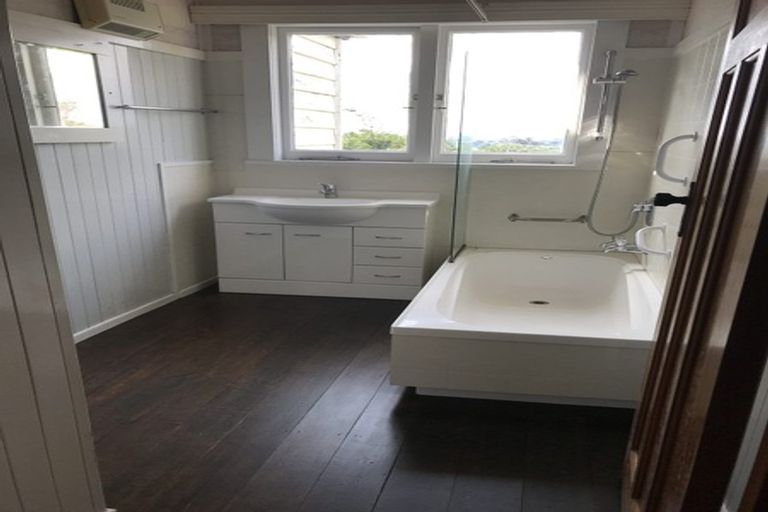 Photo of property in 215 Kitchener Road, Pukekohe, 2120