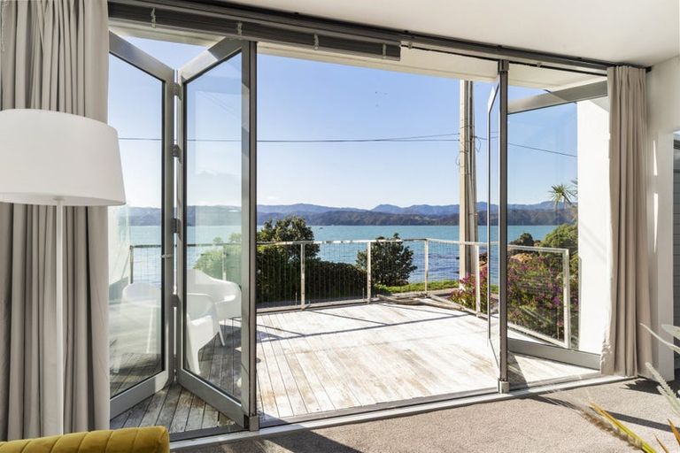 Photo of property in 491 Karaka Bay Road, Karaka Bays, Wellington, 6022