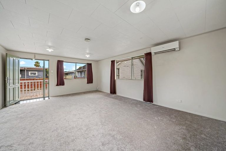 Photo of property in 11a Keeling Road, Henderson, Auckland, 0612