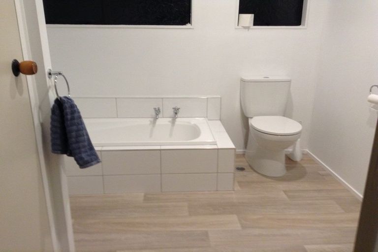 Photo of property in 1a Seagull Place, Whitby, Porirua, 5024