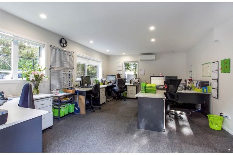 Photo of property in 63 Cliff Road, Torbay, Auckland, 0630