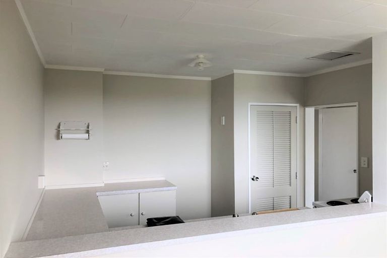 Photo of property in 47f2 Edgecombe Street, Newlands, Wellington, 6037