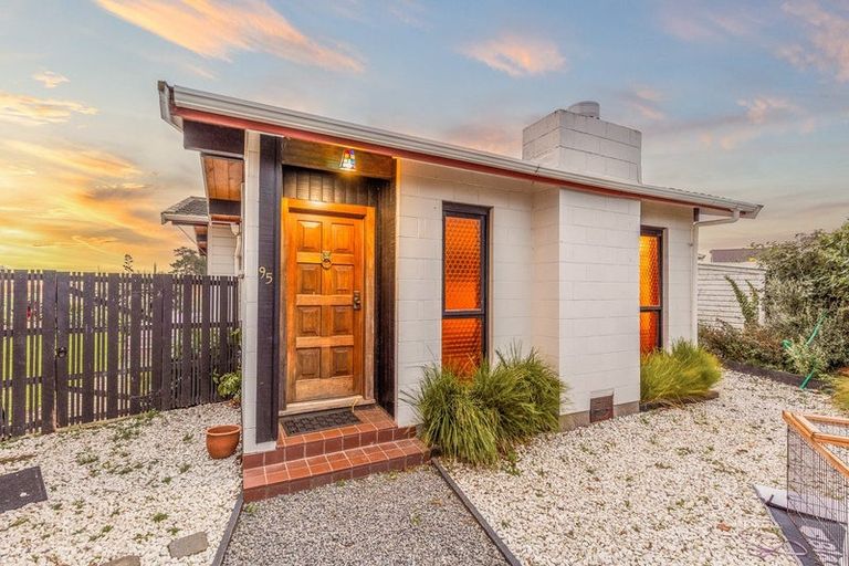 Photo of property in 95 Dunns Avenue, The Pines Beach, 7630